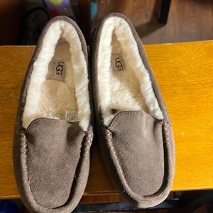 UGG Ansley slipper size 8